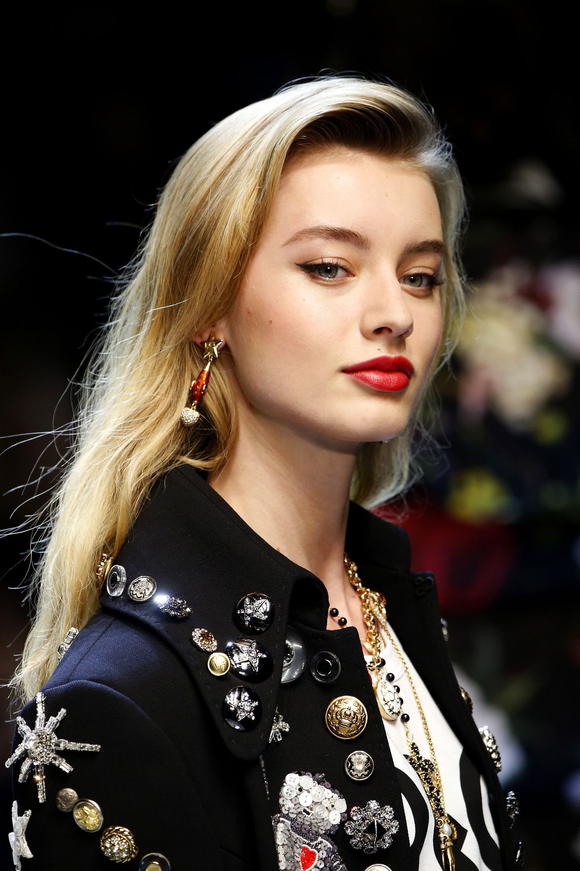 Dolce Gabbana einfache Seite fegte Frisuren 2018 Frühling