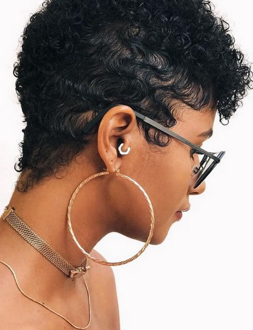 Pixie-Frisuren für schwarze Frauen in den Jahren 2021-2022