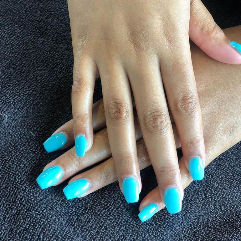 Turquoise nail polish spring 2021