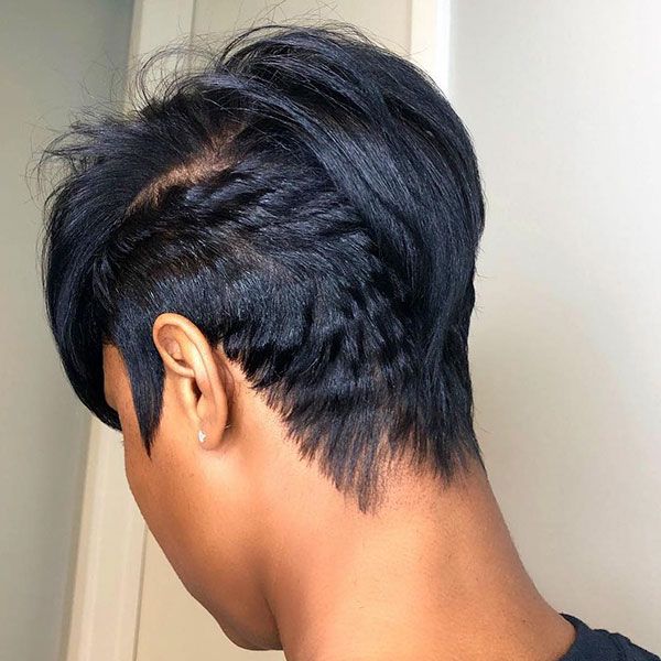 Große kurze Frisuren für schwarze Frauen