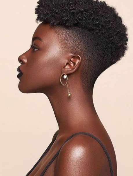 Kurze Frisuren für schwarze Frauen 2021-2022