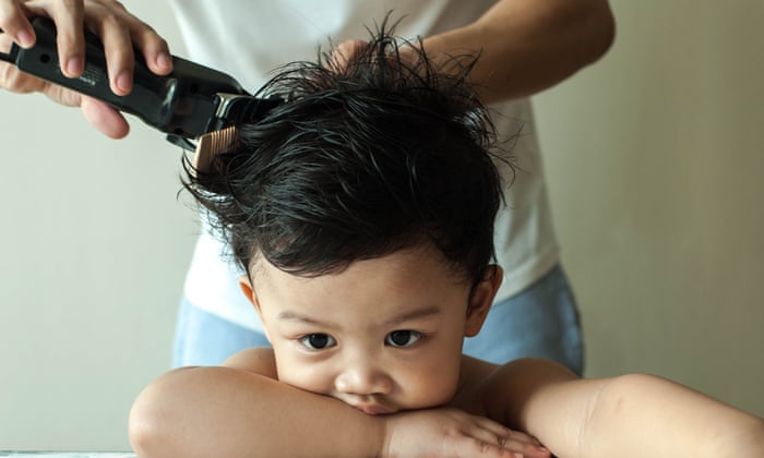Wann es am besten ist, Ihrem Kind den ersten Haarschnitt zu verpassen