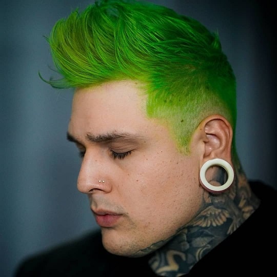 Grüne Frisur ist für diejenigen, die grün werden wollen