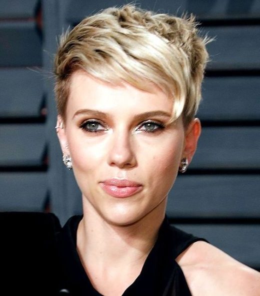 Scarlett Johansson langer Haarschnitt