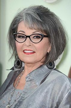 Frisuren für Frauen mit Brille über 50