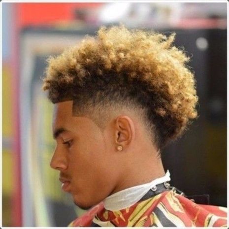 Natürliche Afro-Mohawk-Frisuren für Männer