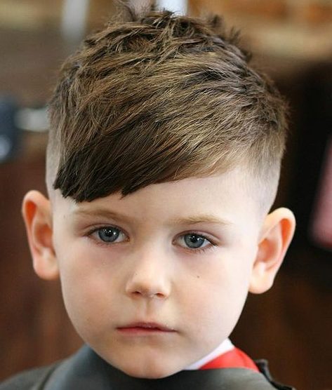 Haarschnitte für 3-jährige Jungen verblassen