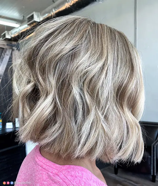 Natürliches blondes Haar mit Highlights