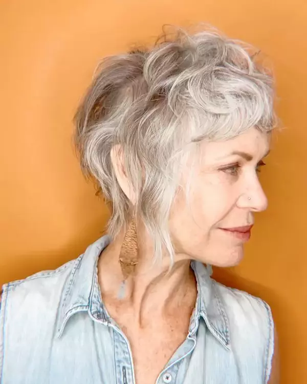 Kurze Frisur für ältere Frauen