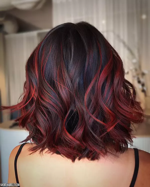 Kurze rote Balayage-Haarfarbe 2022