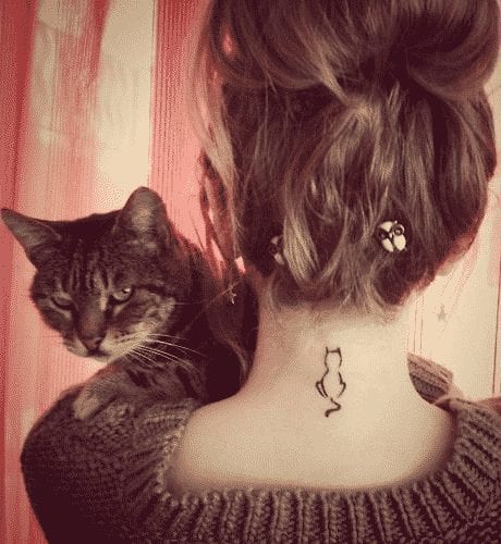 Minimalistische Cat Neck Tattoos für Frauen