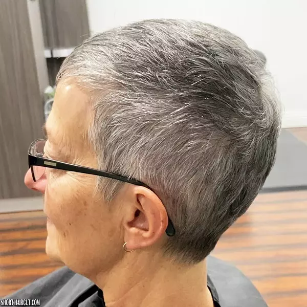 Sehr kurze Haarschnitte für ältere Frauen