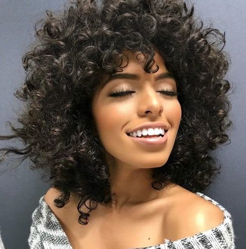 rundes Gesicht kurze natürliche Haarschnitte für schwarze Frauen