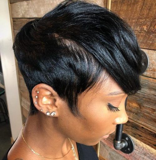 rundes Gesicht feminine kurze natürliche Haarschnitte für schwarze Frauen