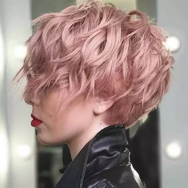 Pastellrosa kurzes Haar