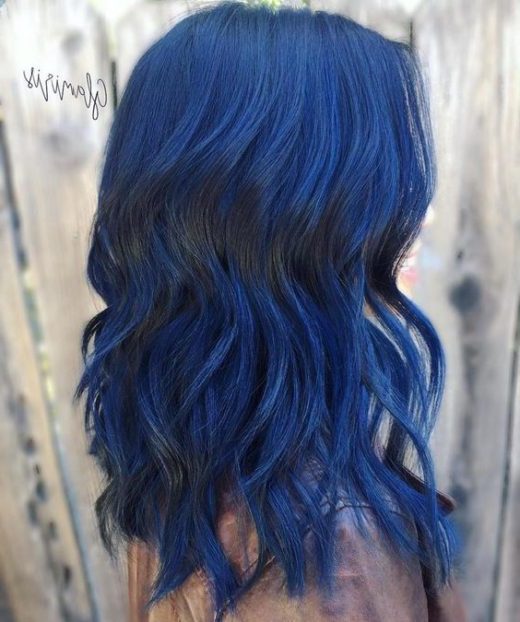 natürliches blauschwarzes Haar