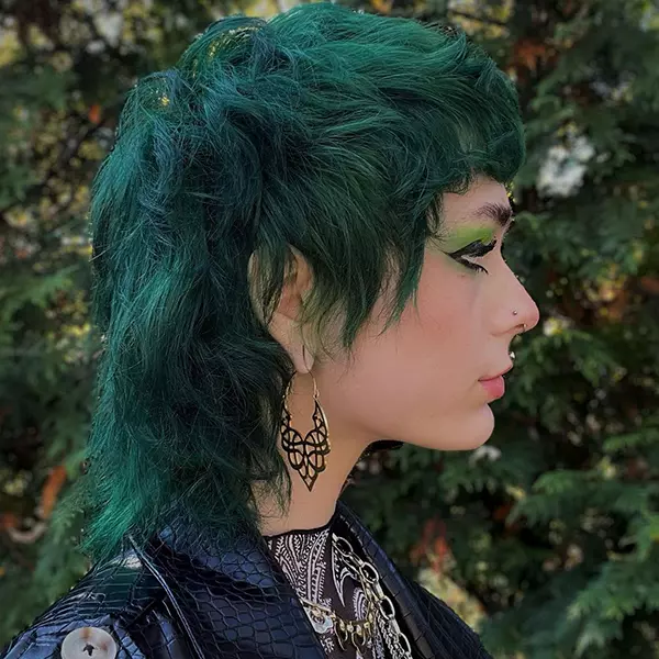 Blaues und grünes kurzes Haar