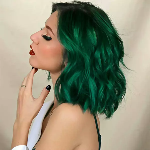 Kurzes grünes Haar