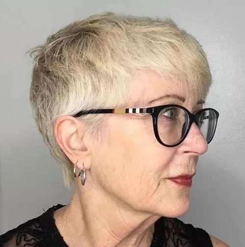 Pflegeleichte Frisuren für 60-jährige Frauen mit feinem Haar
