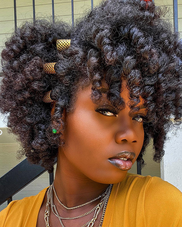 Kurze natürliche Frisuren für schwarze Frauen