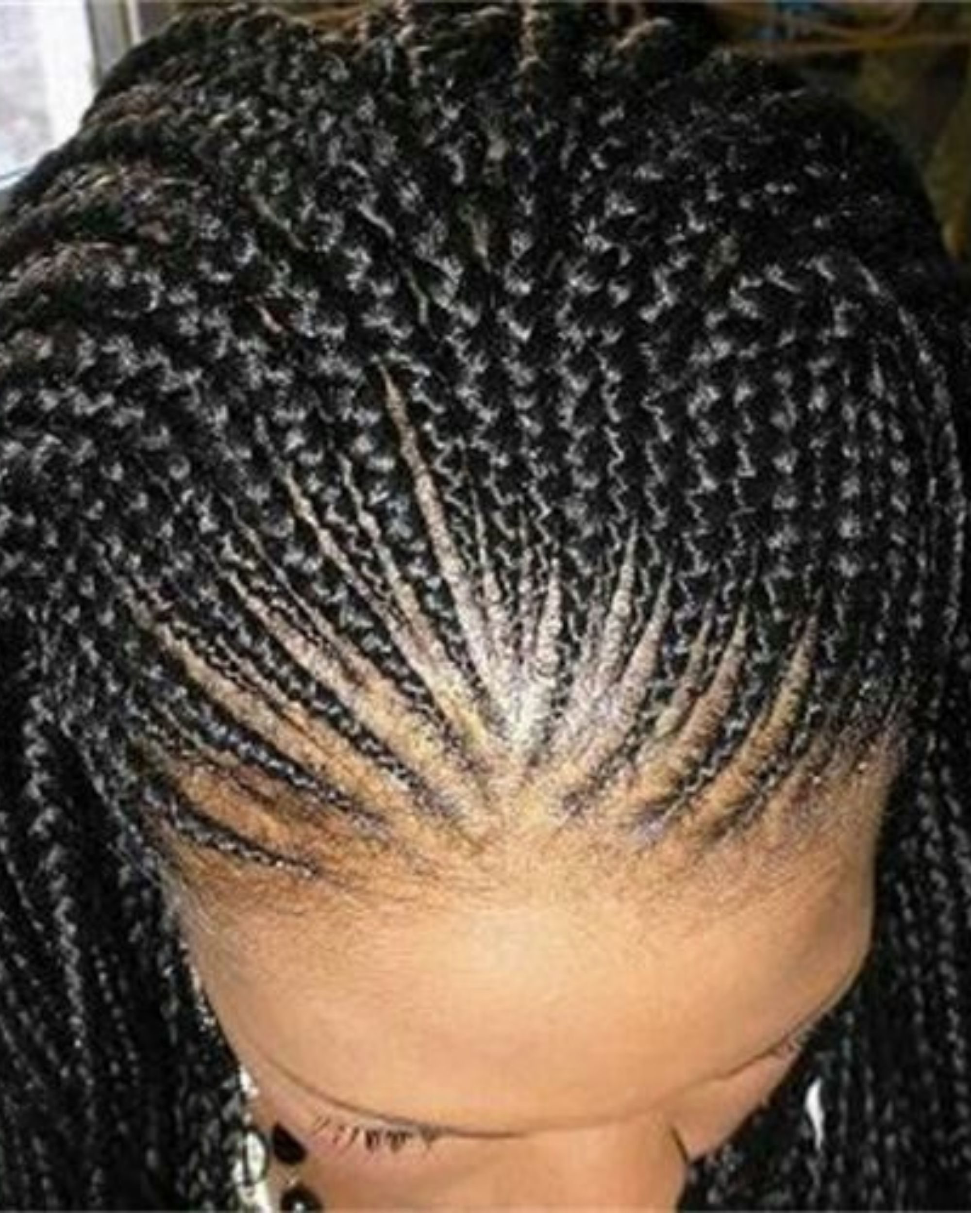 rundes Gesicht pflegeleichte kurze natürliche Haarschnitte für schwarze Frauen