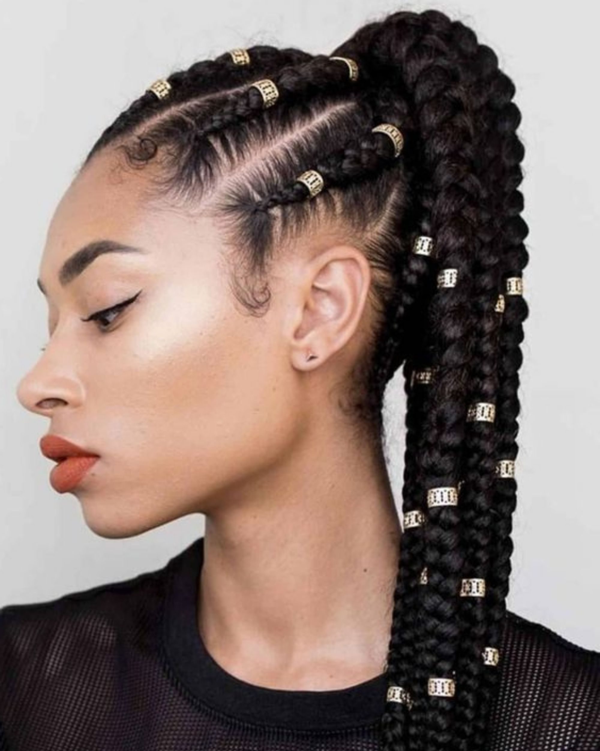 Verblassen Sie kurze natürliche Haarschnitte für schwarze Frauen