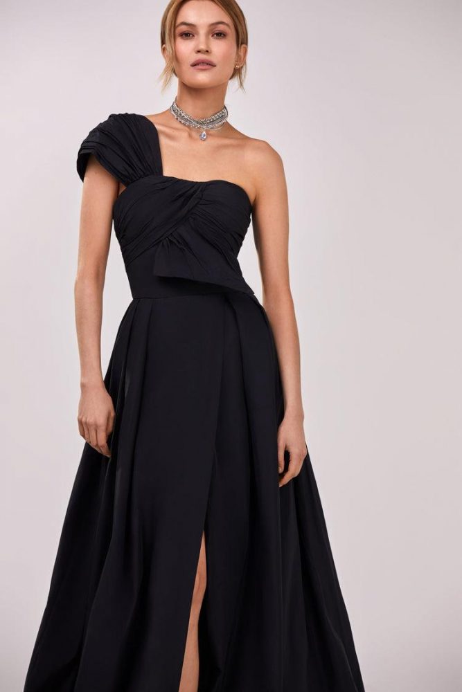 Schwarzes Taft-Abendkleid mit hohem Schlitz und Wickeloberteil mit einer Schulter