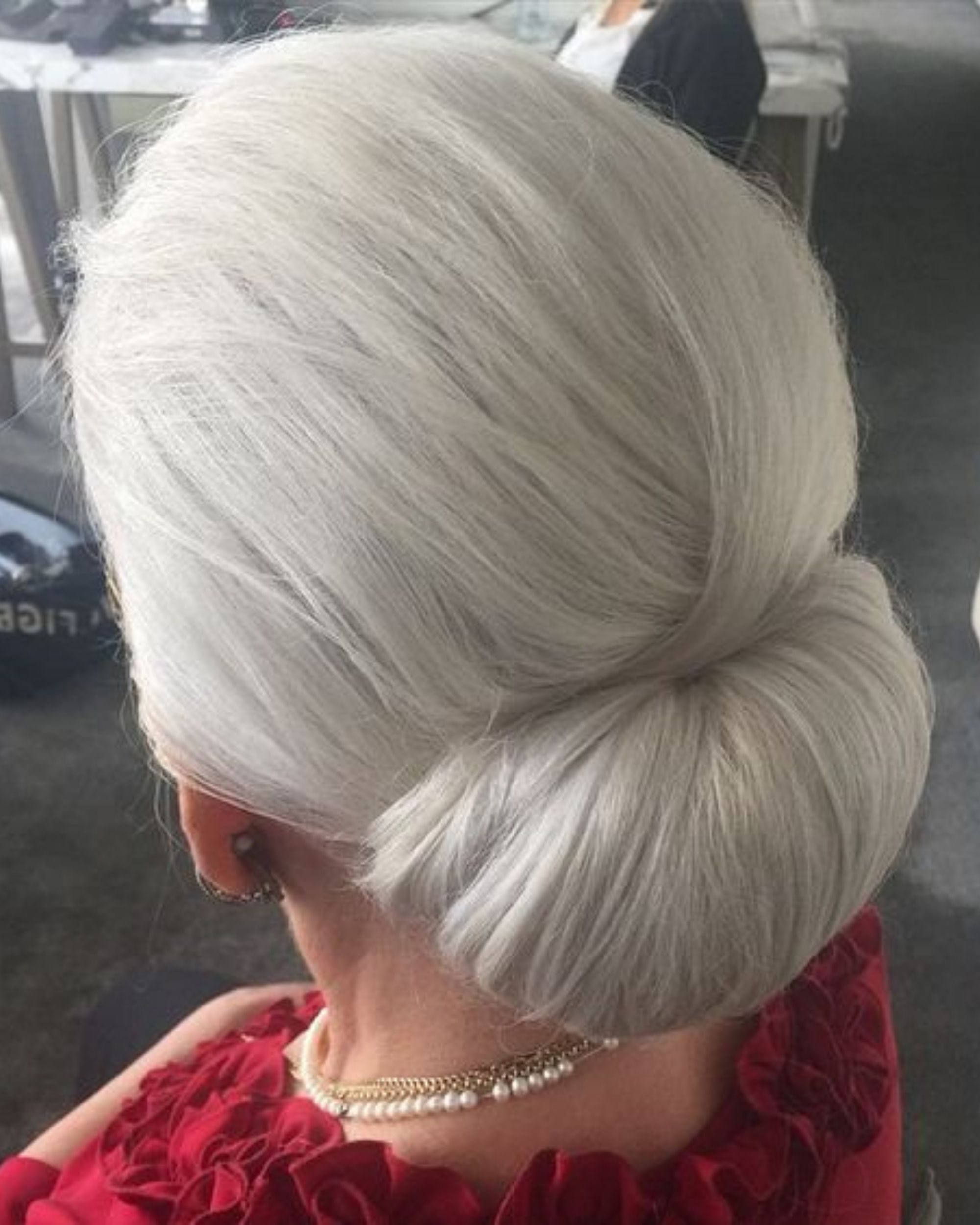 Schichtfrisuren für 50-jährige Frau mit langen Haaren