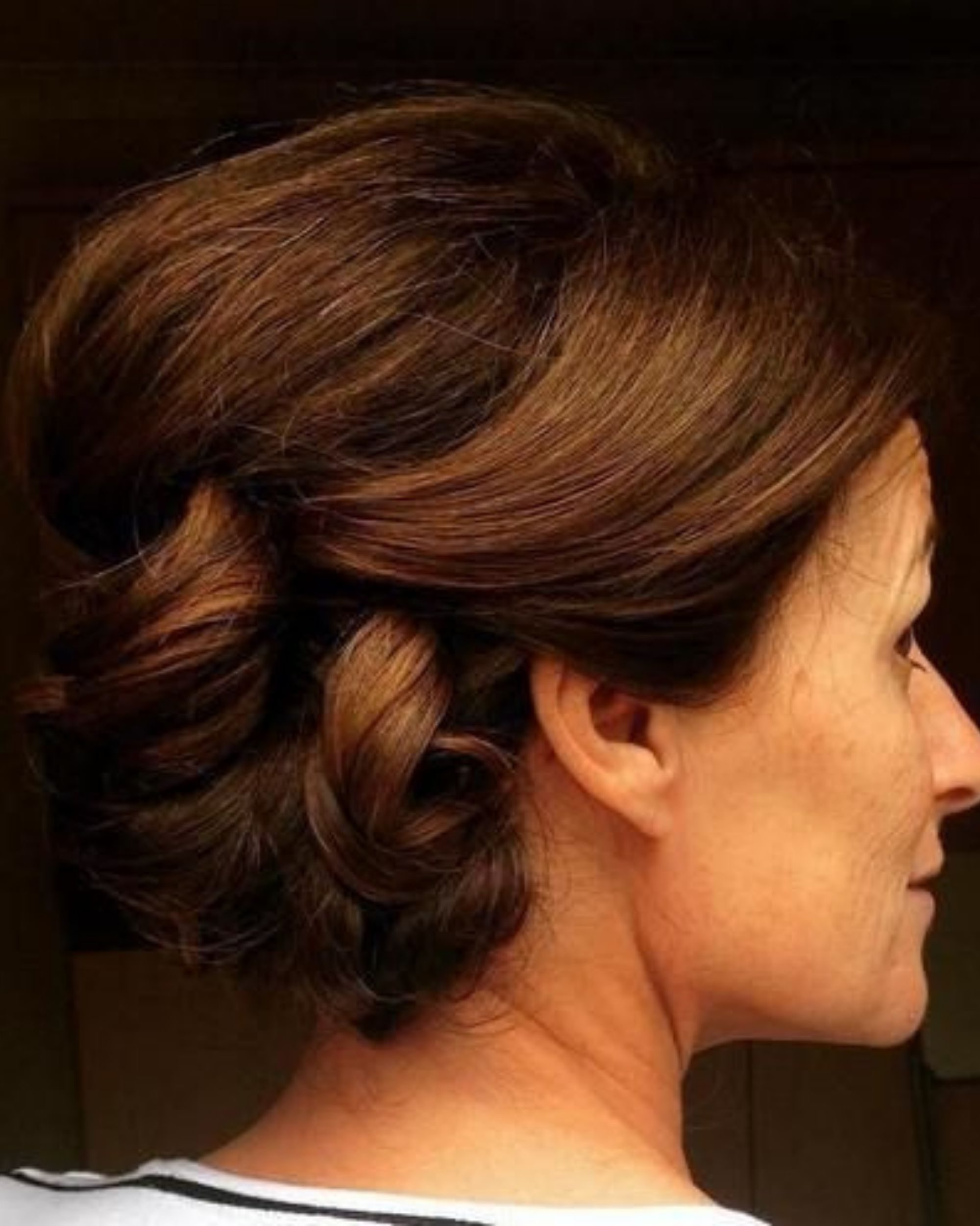 Pflegeleichte Frisuren für 50-jährige Frau mit langen Haaren