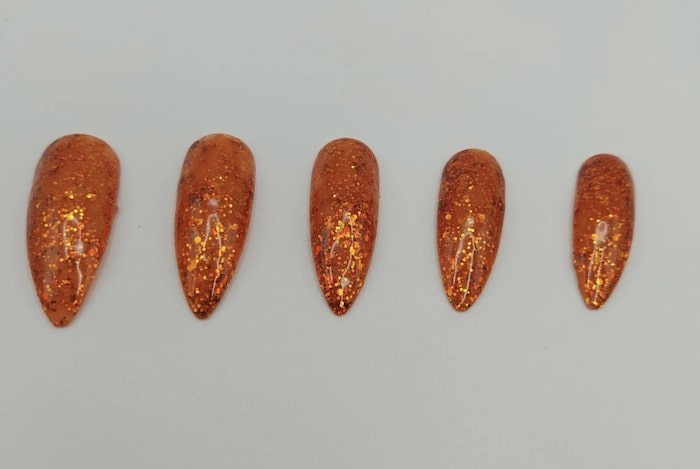Burnt-Orange-Nail-Art-mit-Glitter