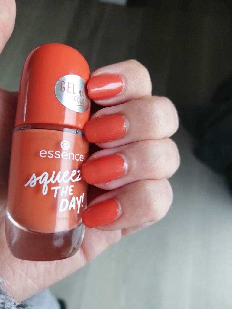 essie-squeeze-the-day-burnt-orange-nagellack