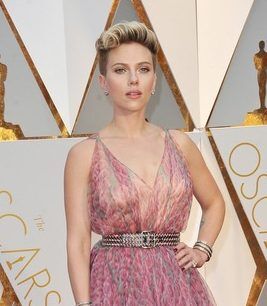 Scarlett Johansson, voluminöser blonder Pixie