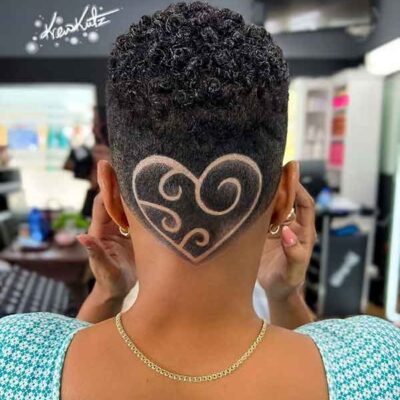 Kurze Frisuren für schwarze Frauen 2023
