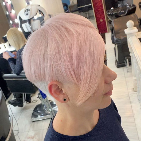 Kurzes blondes rosa Haar