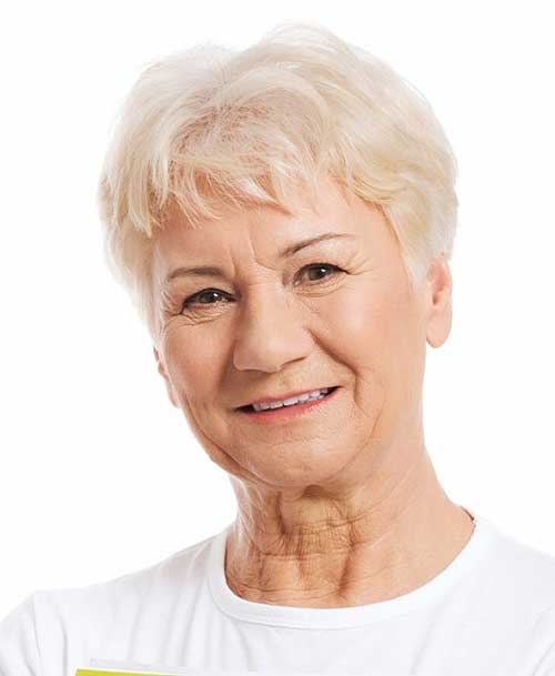 Kurze blonde Pixie-Frisuren für Frauen über 60