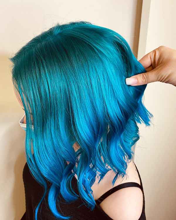 Blaues Bob-Haar
