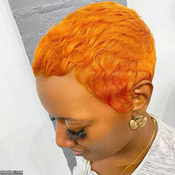 Kurzes rotes und orangefarbenes Haar
