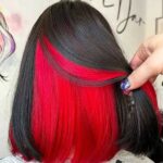 Rotes und schwarzes kurzes Haar