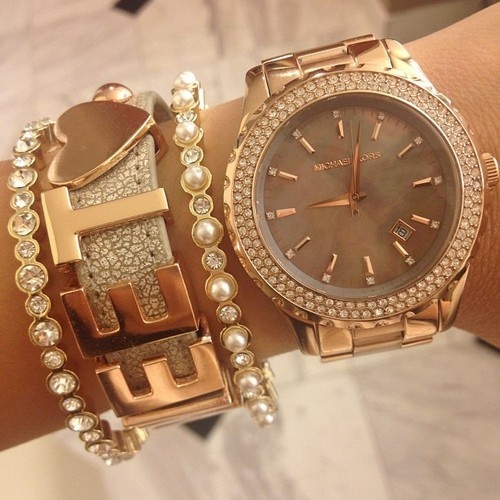Schöne Uhr und Armband