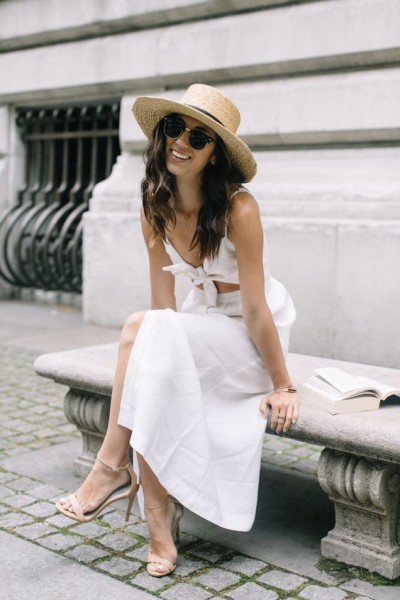 Strohhut + weißes Sommerkleid