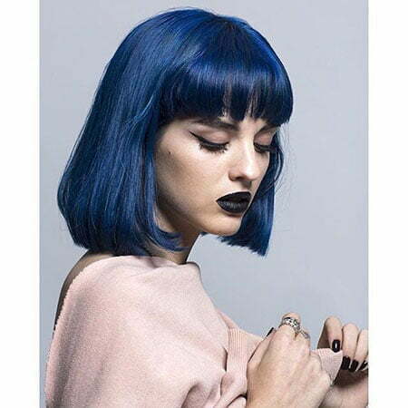 Blaues Haar, dunkle Katy