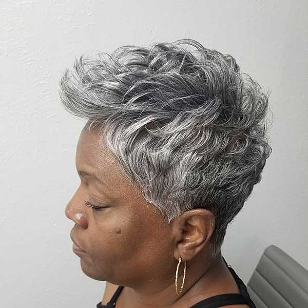 Schwarze Frisuren für graues Haar über 50