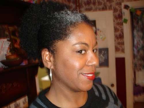 Süßes natürliches Kurzhaar für schwarze Frauen über 50