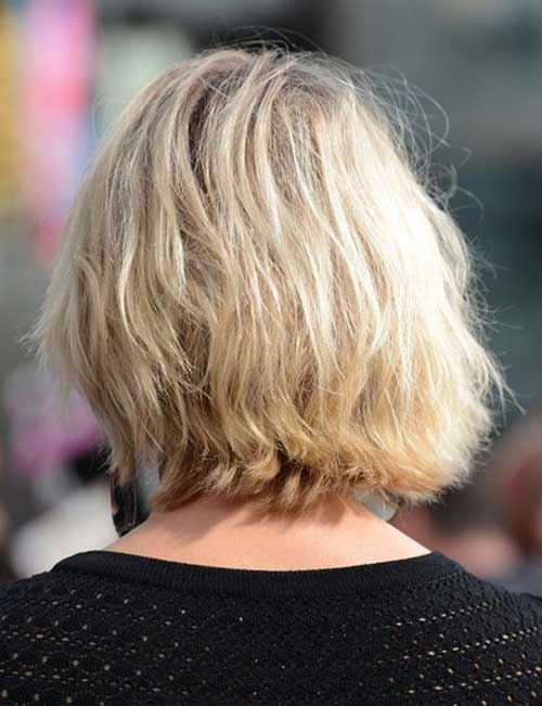 Rückansicht der gewellten blonden Bob-Frisuren