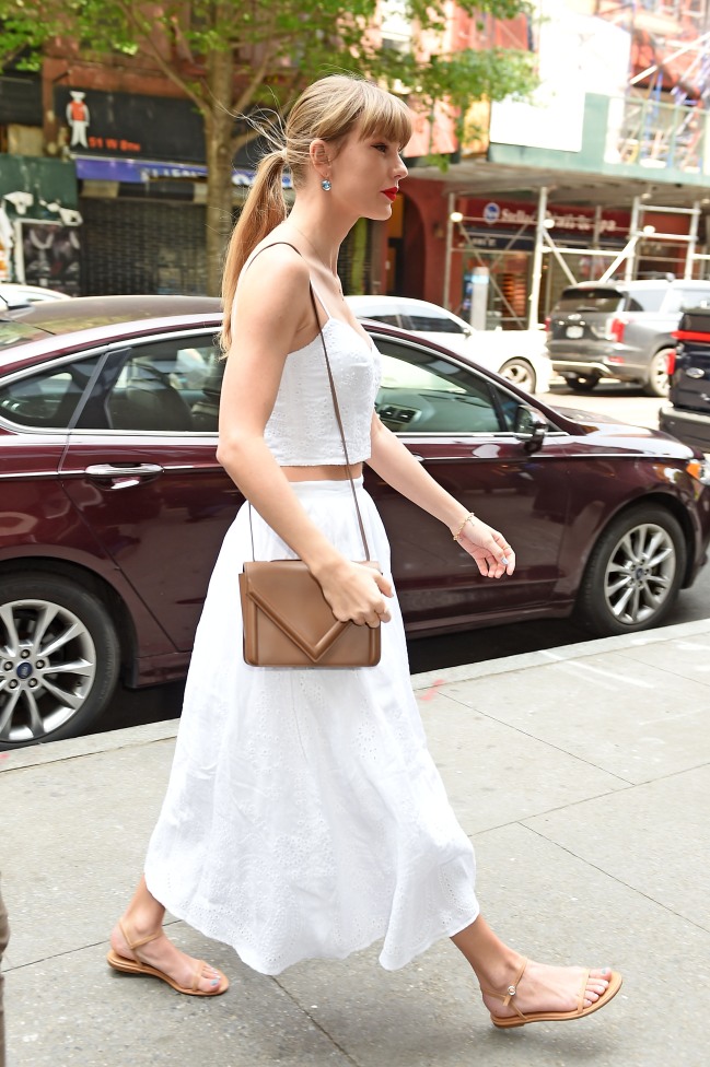 STYLECASTER | Taylor Swift Sommeroutfit 