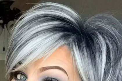 Kurzes graues Haar mit Highlights
