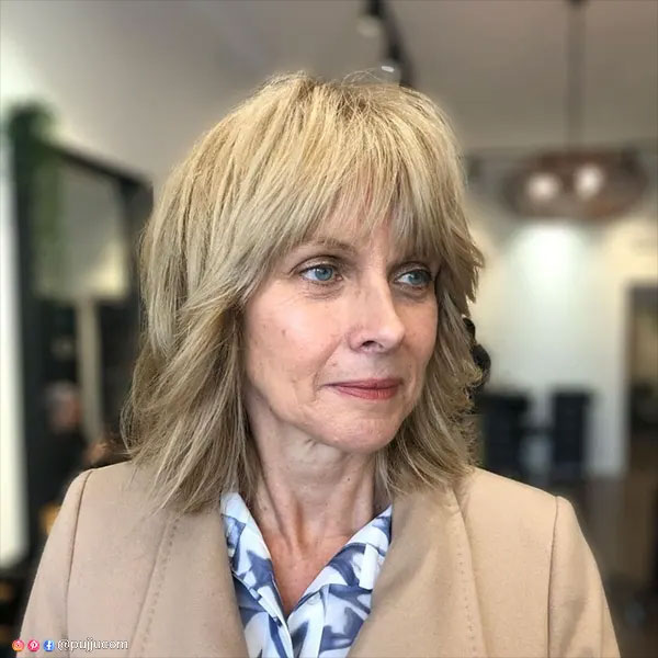 Mittellange Frisuren für Frauen über 60