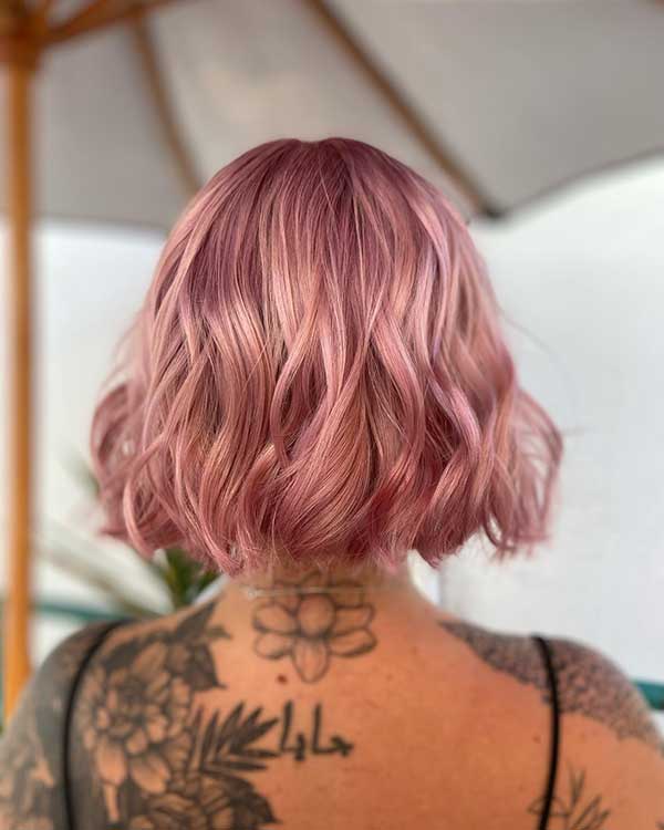 Kurzes rosa Haar