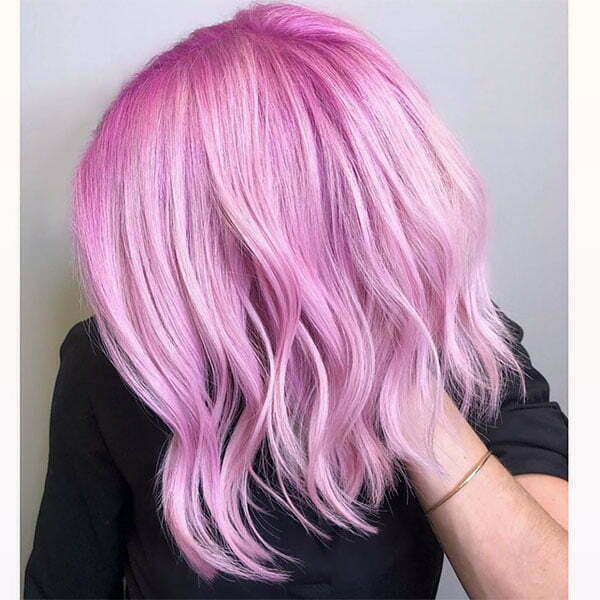 wunderschöne rosa kurze Haare