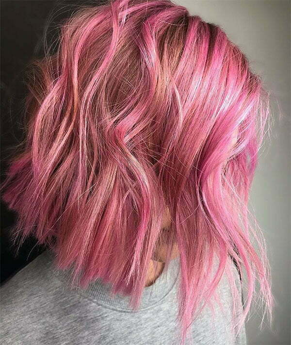 kurzes Haar rosa Farbe